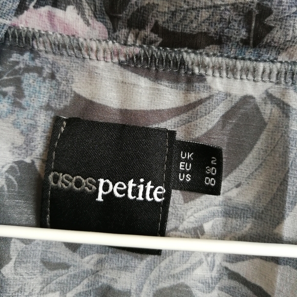 ❤️[3/$35] ASOS Petite Floral Short Sleeved Kimono - Picture 4 of 4